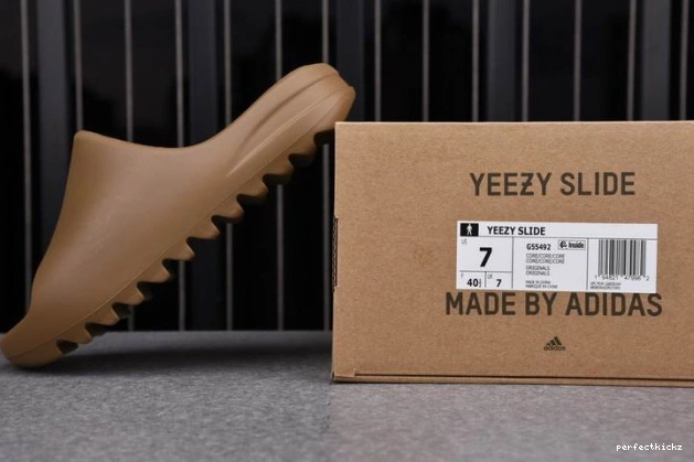 Core Adidas Yeezy G55492 Slide 0825